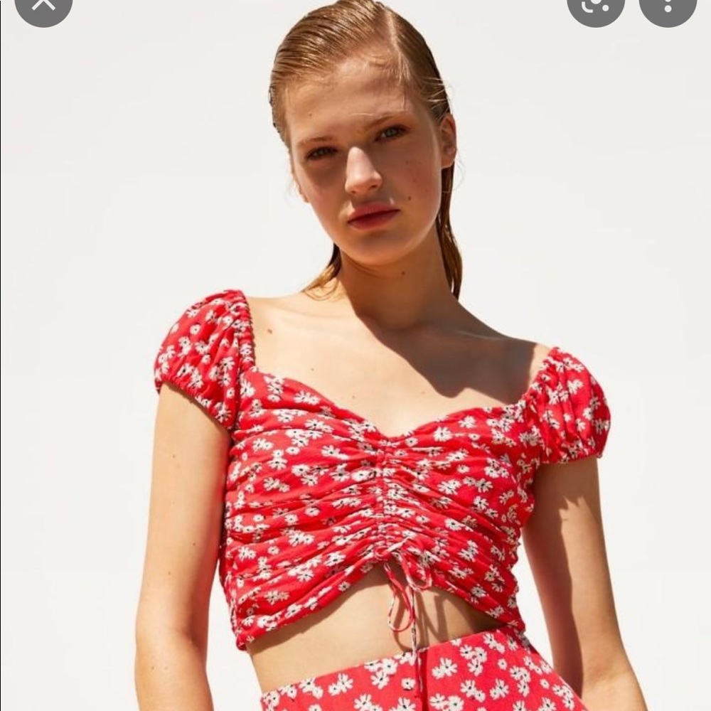 BRAND NEW ‼️‼️ Zara floral ruched crop top
